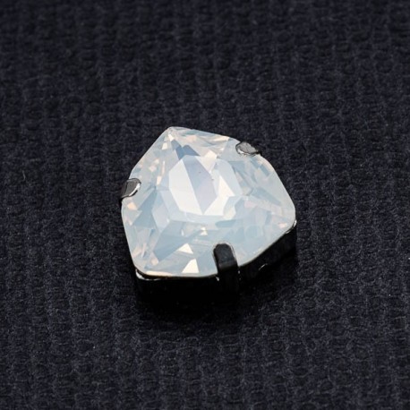 riv-1151 Ріволі скляні трикутник у цапі (опал білий 18 х 18 мм)