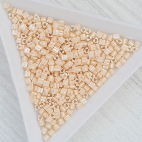 TG-11- 123 Бісер японський Тохо (трикутний, розмір №11) 5 г