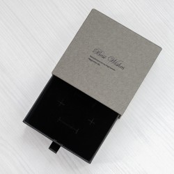Подарункова коробочка 9х9х3,5 см (сіра)