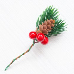 Гілка ялинки з шишкою та ягідками