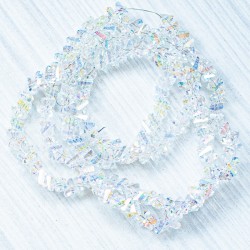 Намистини скляні у вигляді пірамідки (2 мм) прозорі АВ