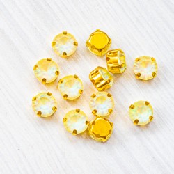 riv-1460 Ріволі (шатони) скляні круглі (жовтуватий опал, злегка АВ, 8 мм) в цапі