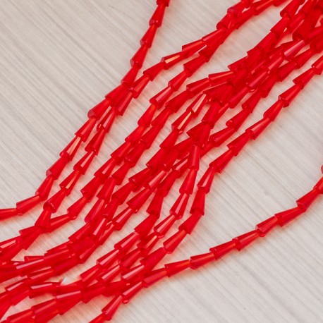 Намистини скляні витягнутий трикутник (4х8 мм) червоні