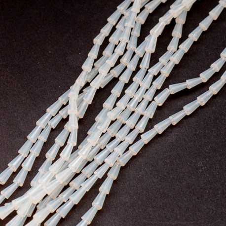 Намистини скляні витягнутий трикутник (4х8 мм) під місячний камінь